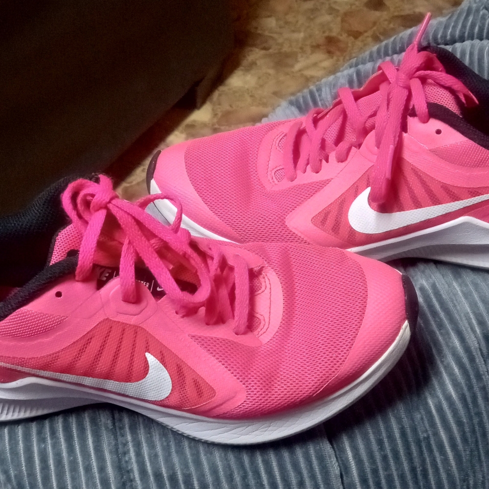 Nike Women's Bright Pink Athletic Shoes